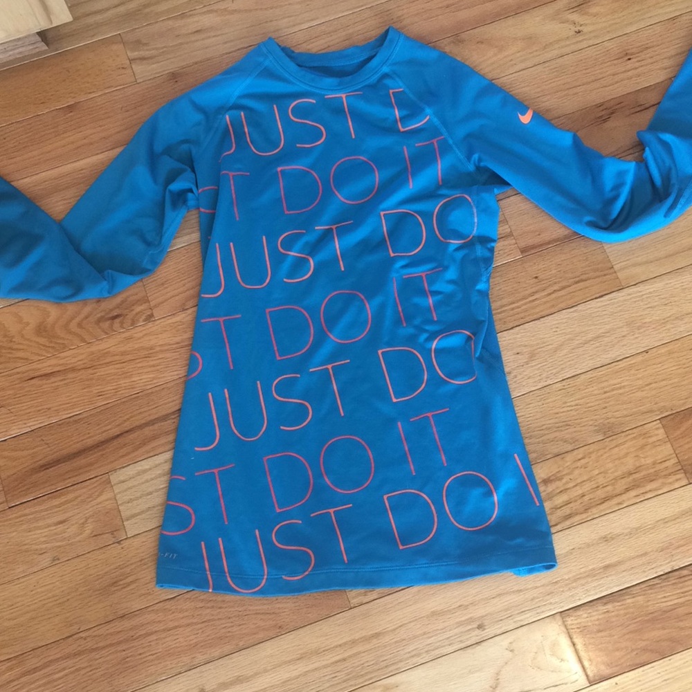 Nike quick dry long sleeve shirt